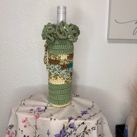 Handmade Crotchet Ruffled Wine Bottle Holder with Drawstring - Picture 2 of 8